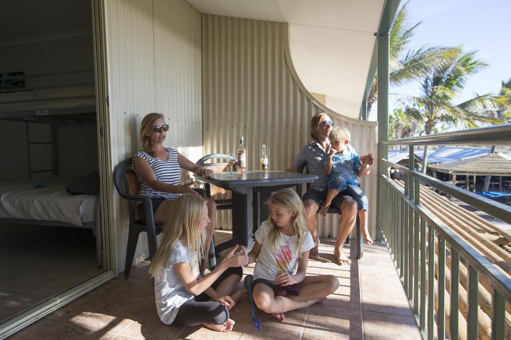 Ningaloo Reef Resort Корал Бей Екстериор снимка