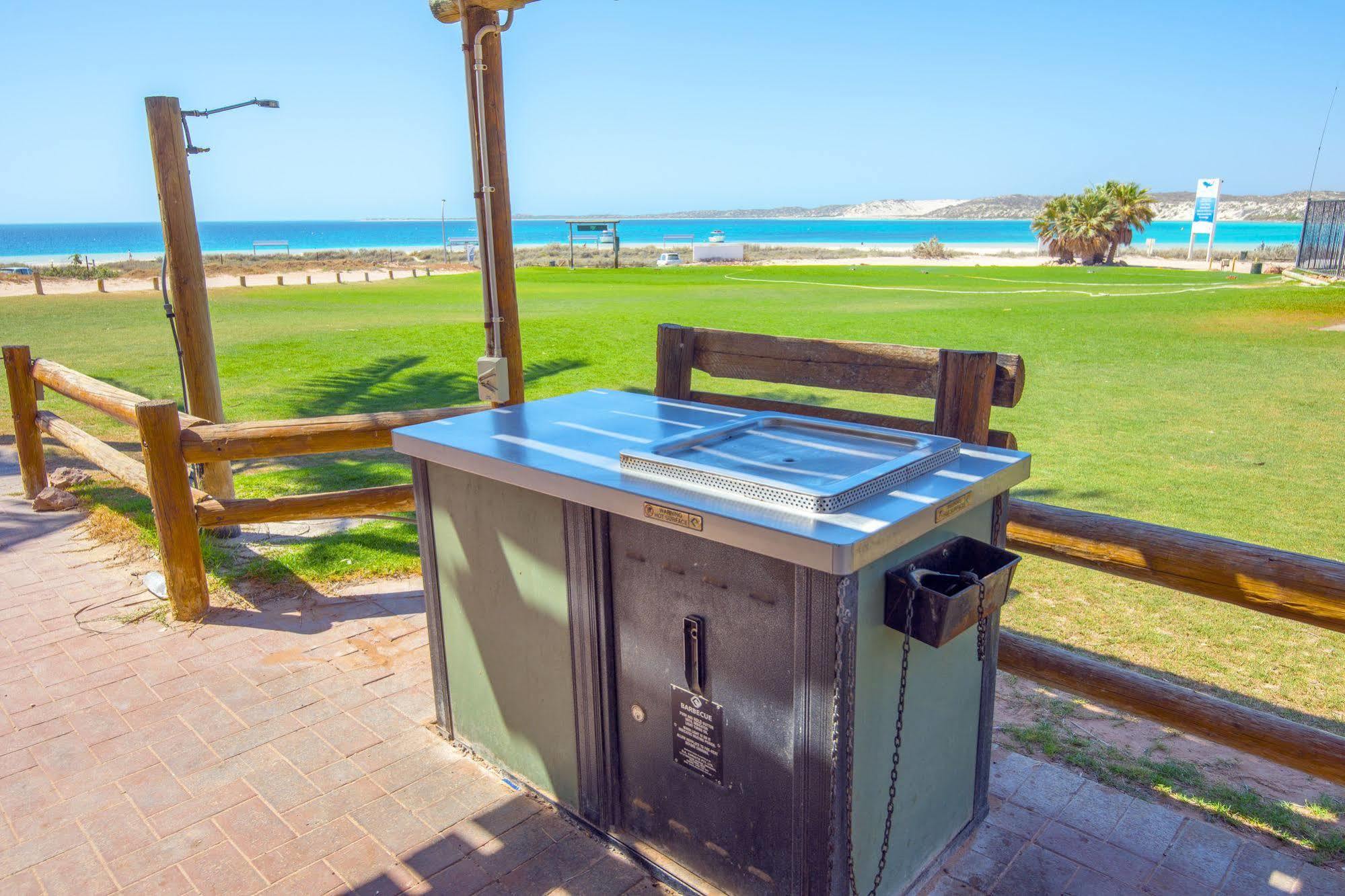 Ningaloo Reef Resort Корал Бей Екстериор снимка