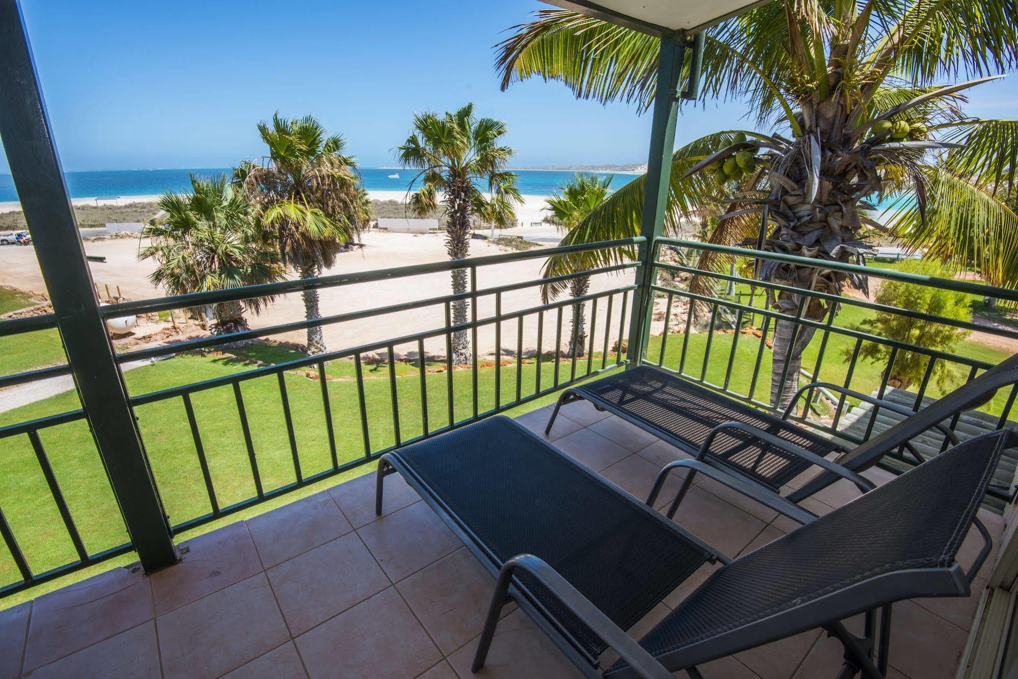 Ningaloo Reef Resort Корал Бей Екстериор снимка