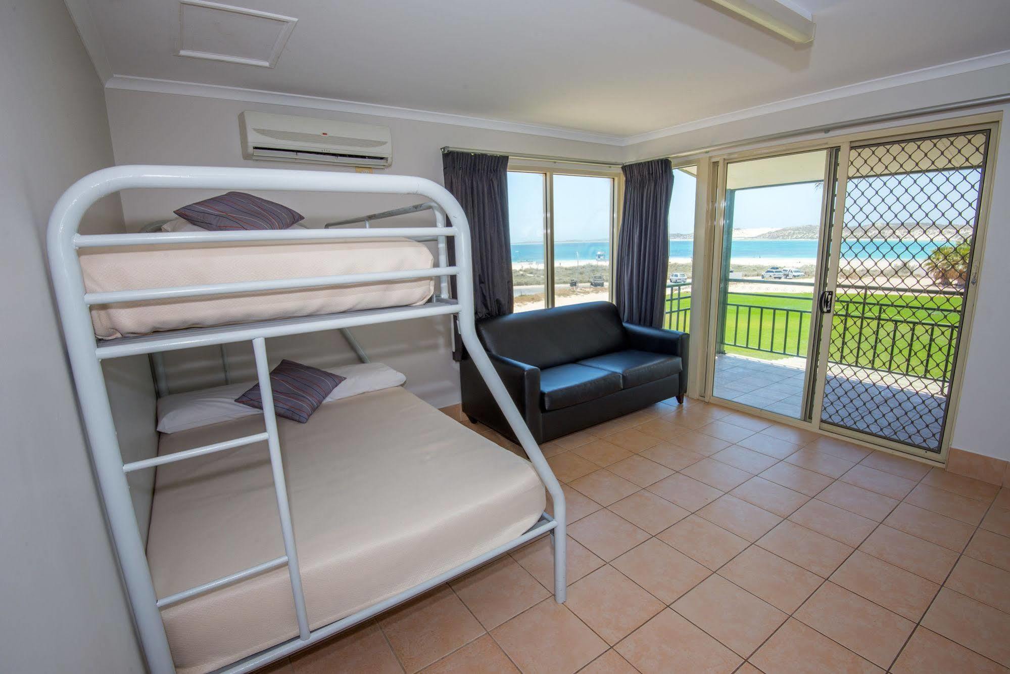 Ningaloo Reef Resort Корал Бей Екстериор снимка
